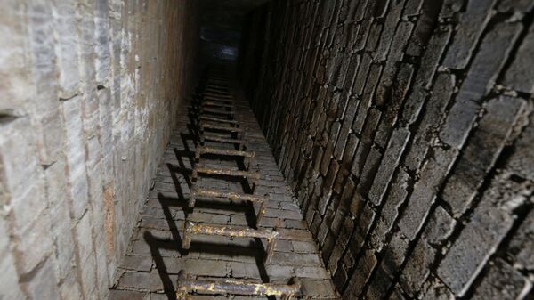 Лестница в бомбоубежище времен Холодной войны в Праге  - Sputnik International