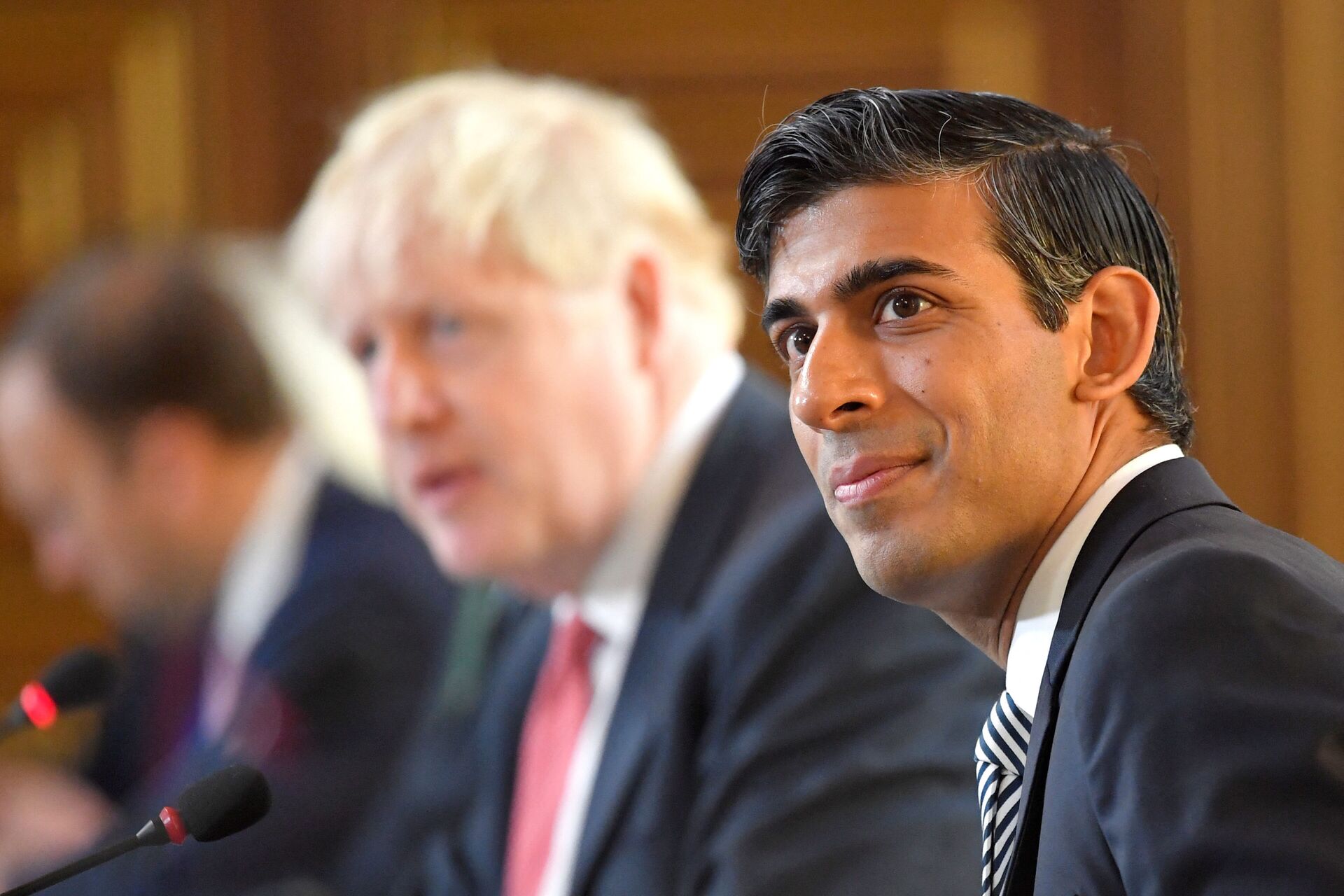 Britain's Chancellor of the Exchequer Rishi Sunak (R) sits beside Britain's Prime Minister Boris Johnson (C) at a Cabinet meeting of senior government ministers at the Foreign and Commonwealth Office (FCO) in London on September 1, 2020.  - Sputnik International, 1920, 30.09.2021