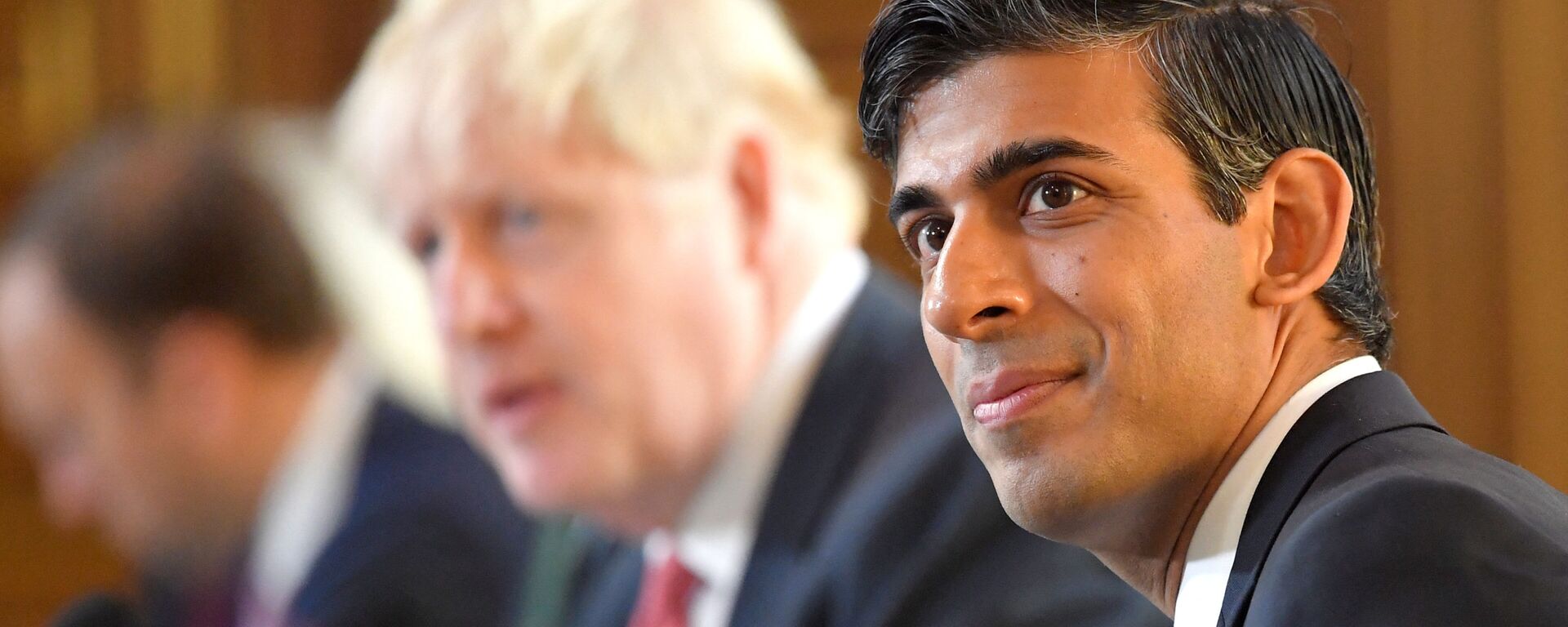 Britain's Chancellor of the Exchequer Rishi Sunak (R) sits beside Britain's Prime Minister Boris Johnson (C) at a Cabinet meeting of senior government ministers at the Foreign and Commonwealth Office (FCO) in London on September 1, 2020.  - Sputnik International, 1920, 14.01.2022