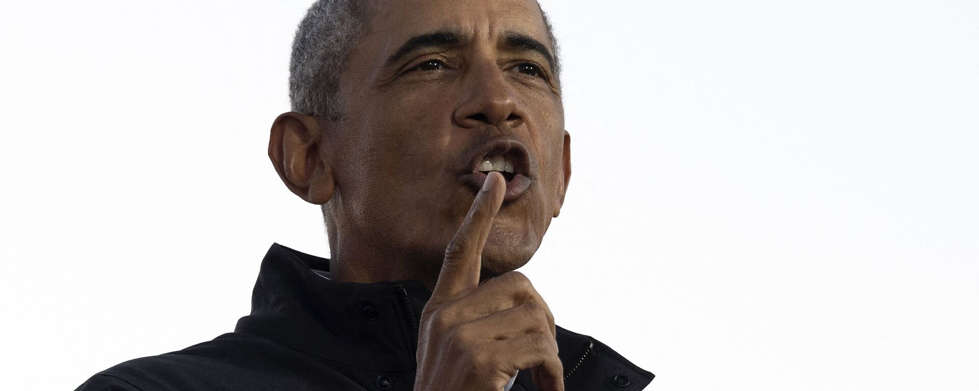 In this file photo former US President Barack Obamas speaks during a mobilization event at Belle Isle Casino in Detroit, Michigan, with Democratic Presidential candidate and former US Vice President Joe Biden, on October 31, 2020. - Barack Obama has scaled back plans for a big 60th birthday party this weekend, paring down a guest list of the rich and famous numbering in the hundreds due to the spread of the Delta variant of the coronavirus, a spokeswoman said August 4, 2021. The outdoor event was planned months ago in accordance with all public guidelines and Covid safeguards in place, Hannah Hankins said in a statement issued a day after the planned bash drew criticism, mainly from conservatives. - Sputnik International, 1920, 18.07.2024