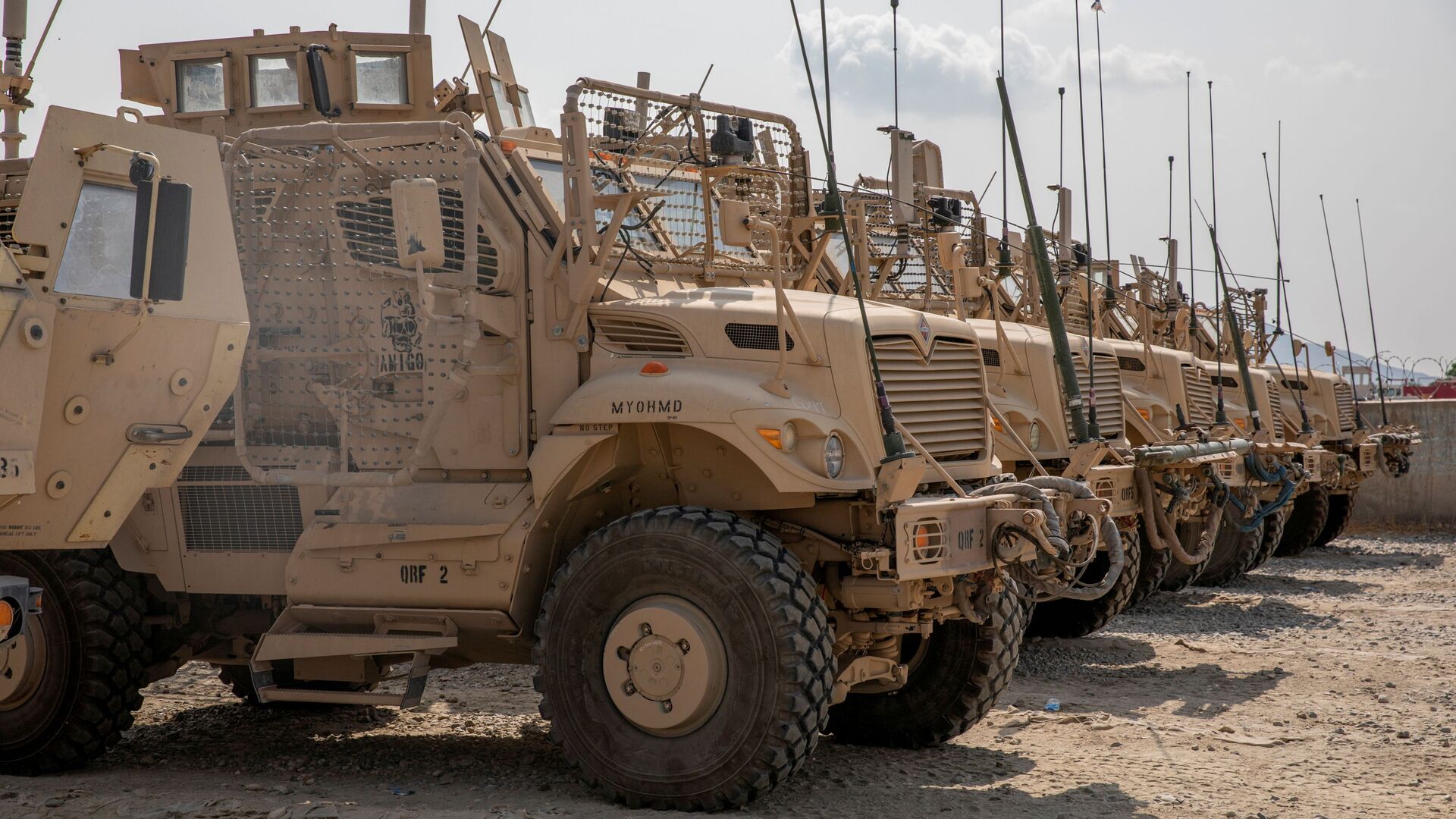 U.S. Army soldiers from the 10th Mountain Division and U.S. contractors prepare Mine Resistant Ambush Protected vehicles, MRAPs, to be transported off of base in support of the withdrawal mission in Kandahar, Afghanistan, August 21, 2020. Picture taken August 21, 2020. U.S. Army/Sgt. Jeffery J. Harris - Sputnik International, 1920, 09.09.2021