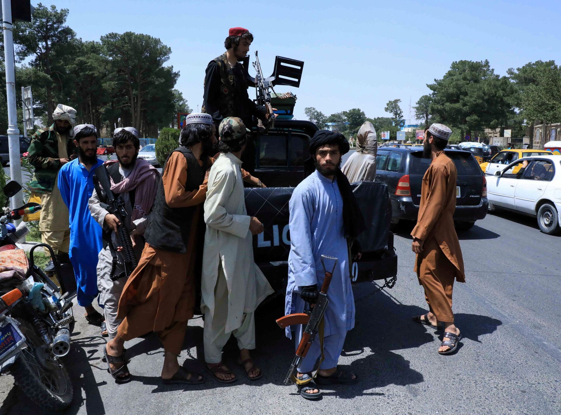 Taliban forces patrol a street in Herat, Afghanistan August 14, 2021.  - Sputnik International, 1920, 07.09.2021