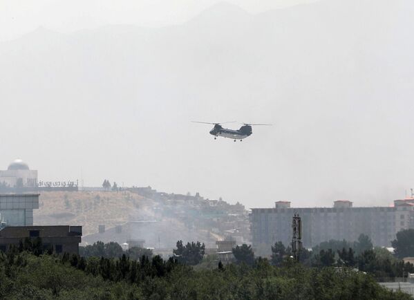 A CH-46 Sea Knight military transport helicopter flies over Kabul, Afghanistan on 15 August 2021. - Sputnik International