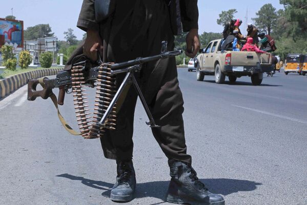 A Taliban fighter stands guard on a street in Herat on 14 August 2021.  - Sputnik International
