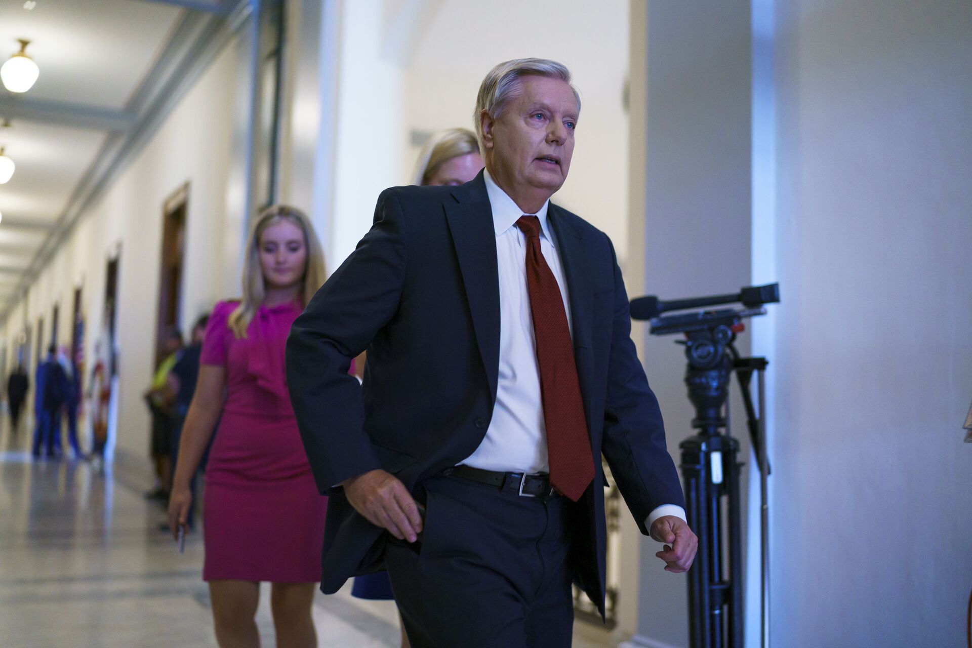 Sen. Lindsey Graham, R-S.C., walks through the Russell Senate Office Building on Capitol Hill in Washington, Wednesday, June 9, 2021 - Sputnik International, 1920, 07.09.2021