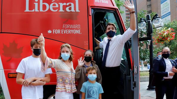 Canada's Prime Minister Justin Trudeau greets supporters as he embarks on an election campaign bus in Ottawa. - Sputnik International