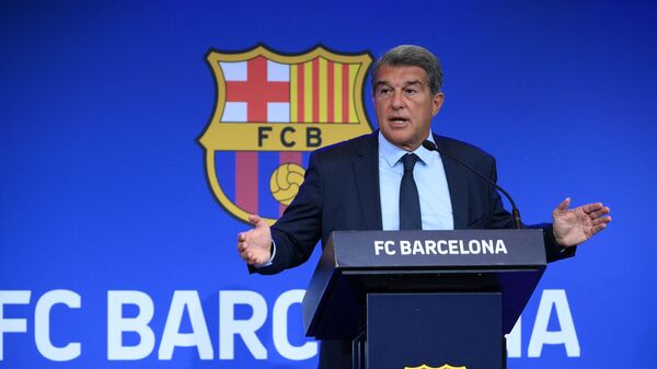 President of FC Barcelona Joan Laporta gestures during a press conference at the Camp Nou stadium in Barcelona on August 16, 2021. - Sputnik International
