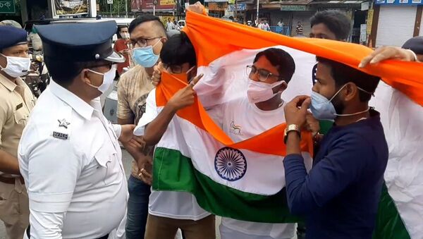TMC Police has arrested our Siliguri MLA and other Yuva Morcha karyakartas while they were carrying the National Flag celebrating the 75th Independence Year - 'Azadi ka Amrit Mahotsav' - Sputnik International