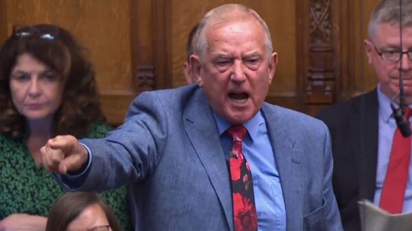 A video grab from footage broadcast by the UK Parliament's Parliamentary Recording Unit (PRU) shows Britain's Labour Party MP Barry Sheerman gestures as he speaks as the Attorney General Geoffrey Cox responds to an urgent question in the House of Commonsin central London on September 25, 2019 on the prorogation of parliament and the Supreme Court's judgement after parliament resumed - Sputnik International