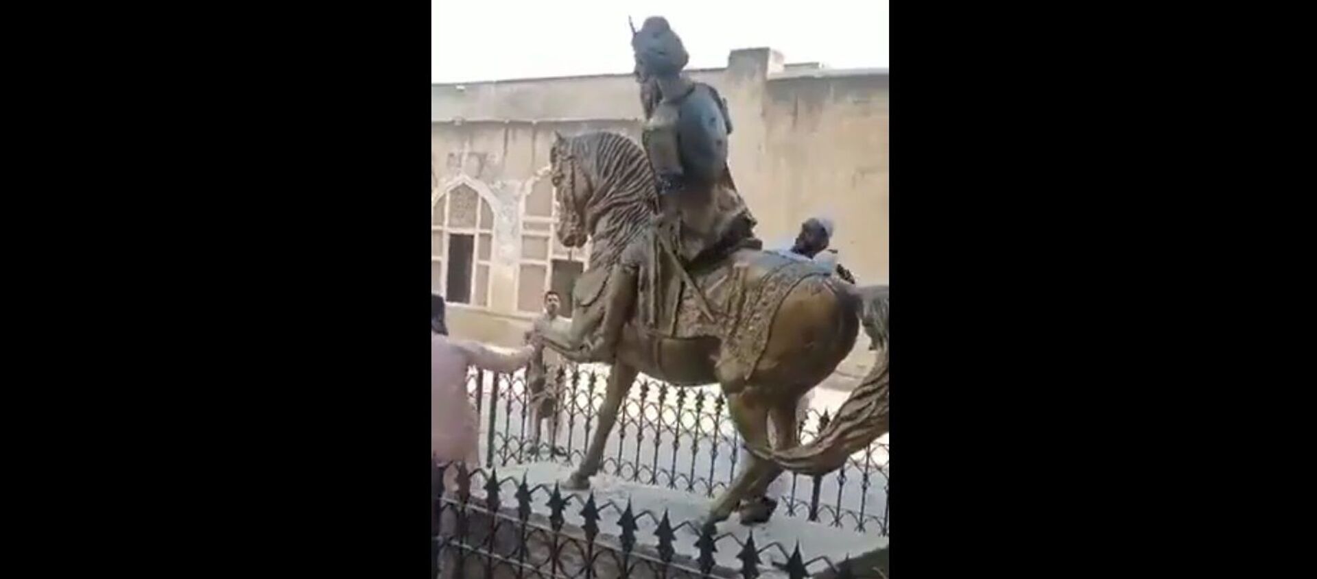 Maharaja Ranjit Singh’s statue at Lahore fort is vandalised - Sputnik International, 1920, 17.08.2021