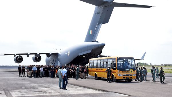 Officials from the Indian mission in Afghanistan and evacuated Indian civilians are pictured after their flight landed in the western Indian city of Jamnagar for refuelling on the way to Delhi, India, August 17, 2021 - Sputnik International