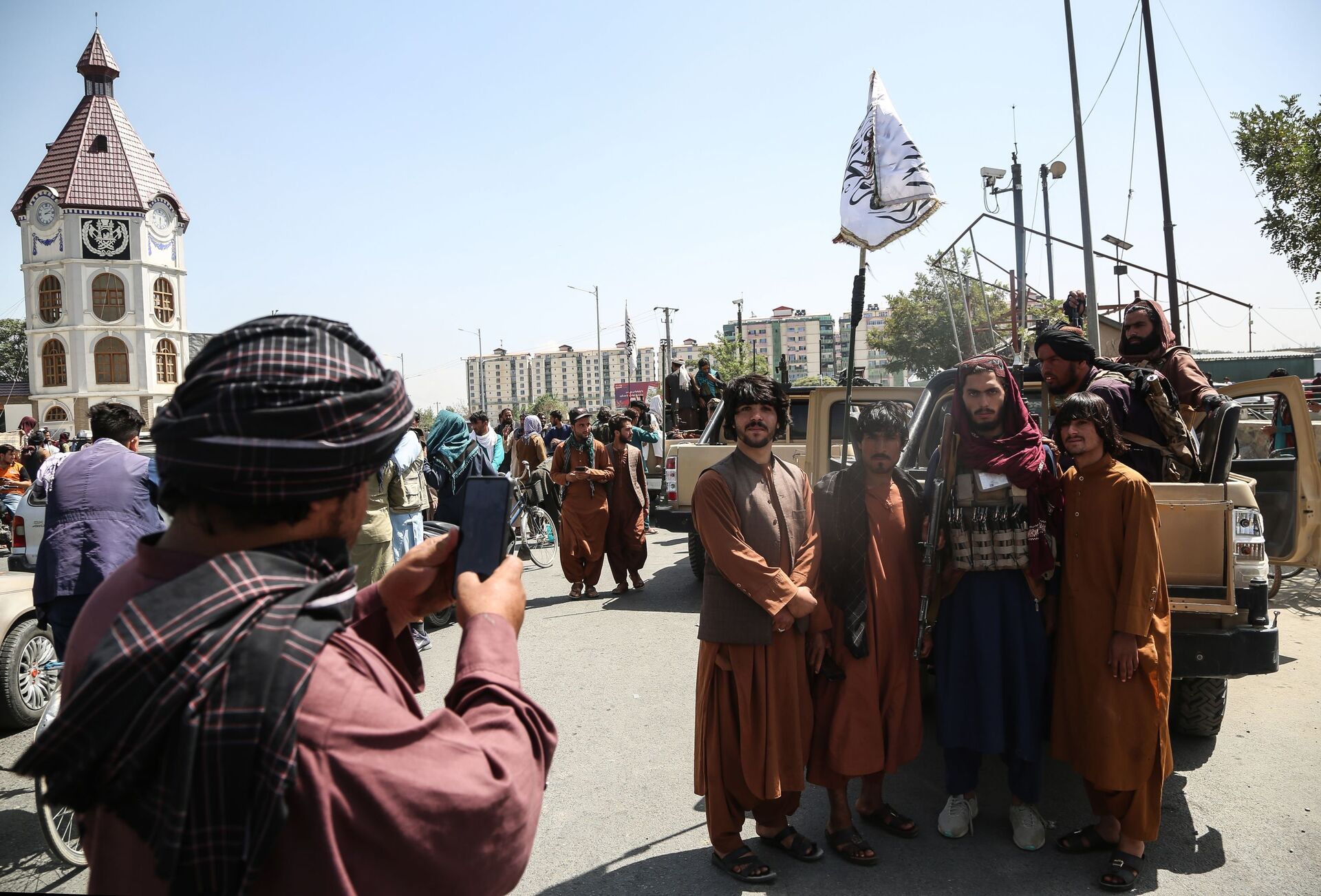 Taliban fighters (a terrorist group banned in Russia) pose for a photo in Kabul, Afghanistan.  - Sputnik International, 1920, 07.09.2021