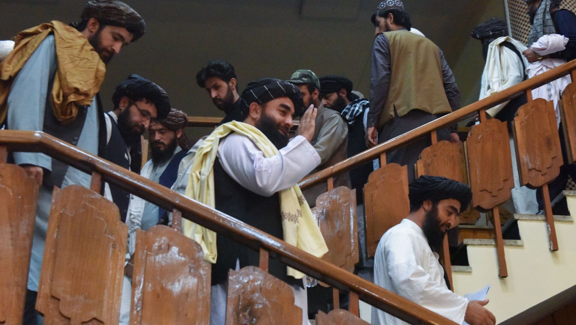 Taliban spokesman Zabihullah Mujahid arrives for the group's first official news conference at a media centre in Kabul, Afghanistan.  - Sputnik International, 1920, 19.08.2021