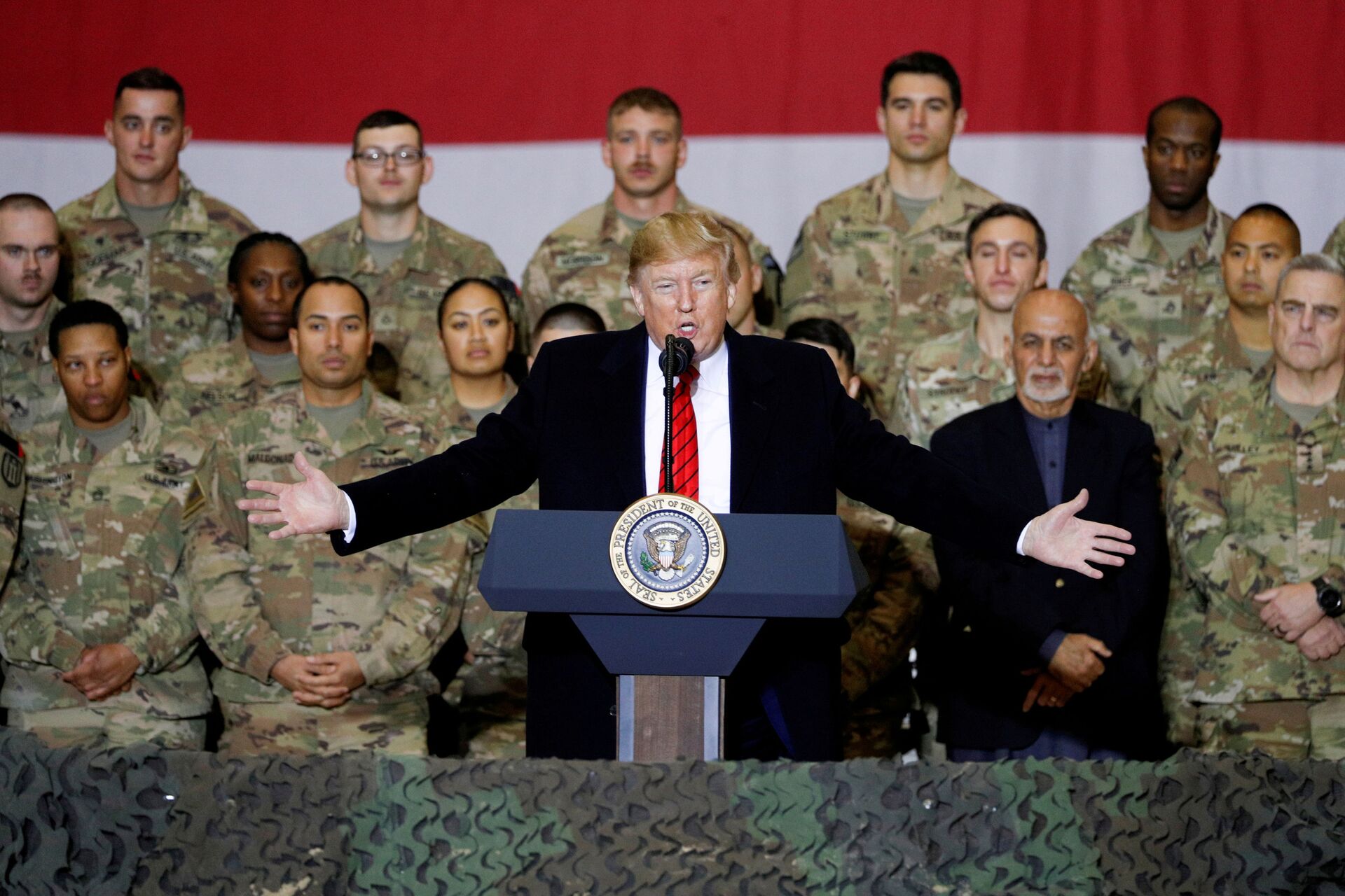 U.S. President Donald Trump delivers remarks to U.S. troops, with Afghanistan President Ashraf Ghani standing behind him, during an unannounced visit to Bagram Air Base, Afghanistan, November 28, 2019.  - Sputnik International, 1920, 07.09.2021
