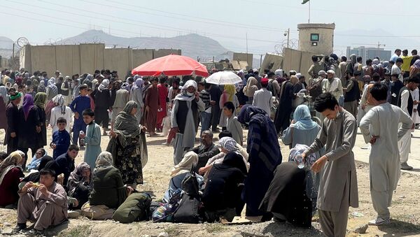 People wait outside Hamid Karzai International Airport in Kabul, Afghanistan August 17, 2021. - Sputnik International