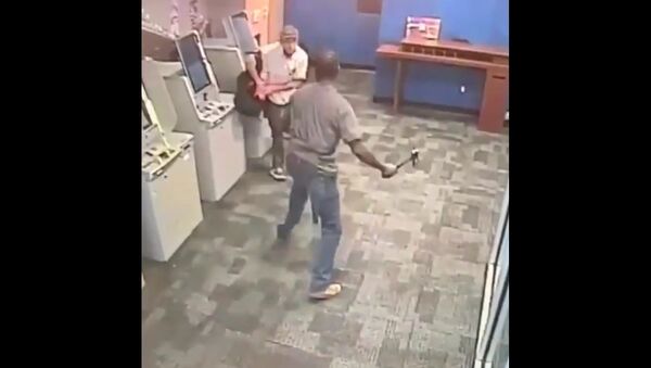 GRAPHIC: Police in New York City are trying to identify & find a black male suspect who randomly hacked a victim using a hatchet inside Chase Bank in the financial district on 15 Aug. - Sputnik International