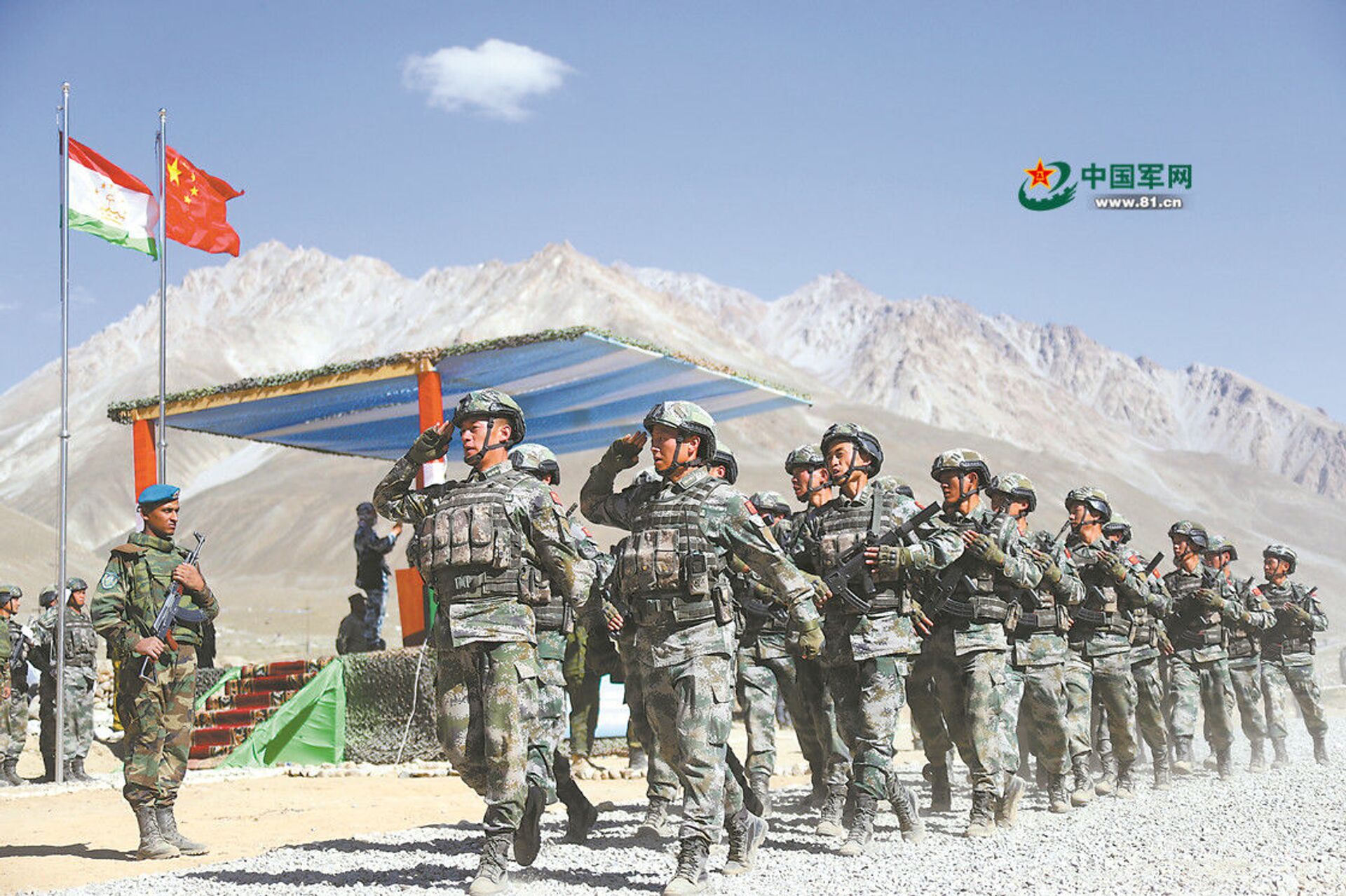 Chinese and Tajik soldiers pass in review at the end of the “Cooperation-2019” China-Tajikistan joint counter-terrorism exercise at the Jilondi training range in Gorno-Badakhshan, Tajikistan, August 16, 2019. - Sputnik International, 1920, 07.09.2021