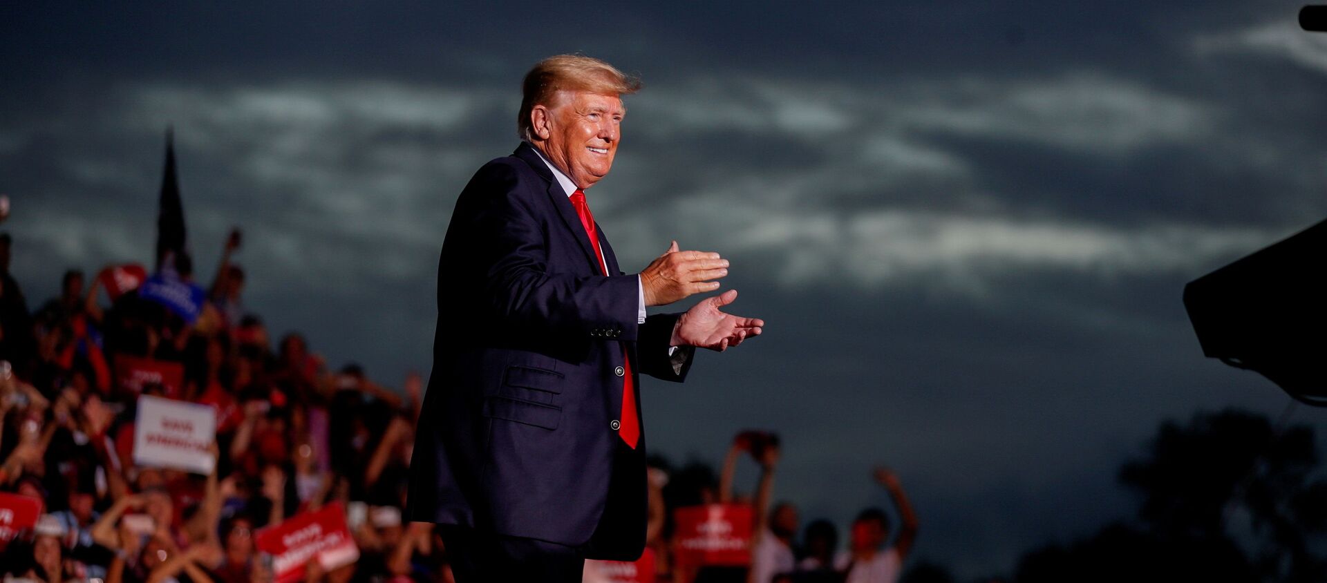 Former President Donald Trump arrives at the Sarasota Fairgrounds to speak to his supporters during the Save America Rally in Sarasota, Florida, U.S. July 3, 2021. - Sputnik International, 1920