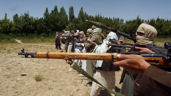 Taliban fighters train with their weapons in an undisclosed location in Afghanistan July 14, 2009 - Sputnik International