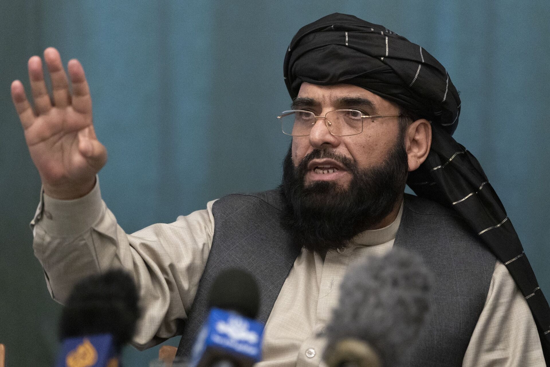 FILE - In this March 19, 2021 file photo, Suhail Shaheen, Afghan Taliban spokesman and a member of the negotiation team gestures while speaking during a joint news conference in Moscow, Russia. In an interview with The Associated Press Thursday, July 22, 2021 - Sputnik International, 1920, 07.09.2021