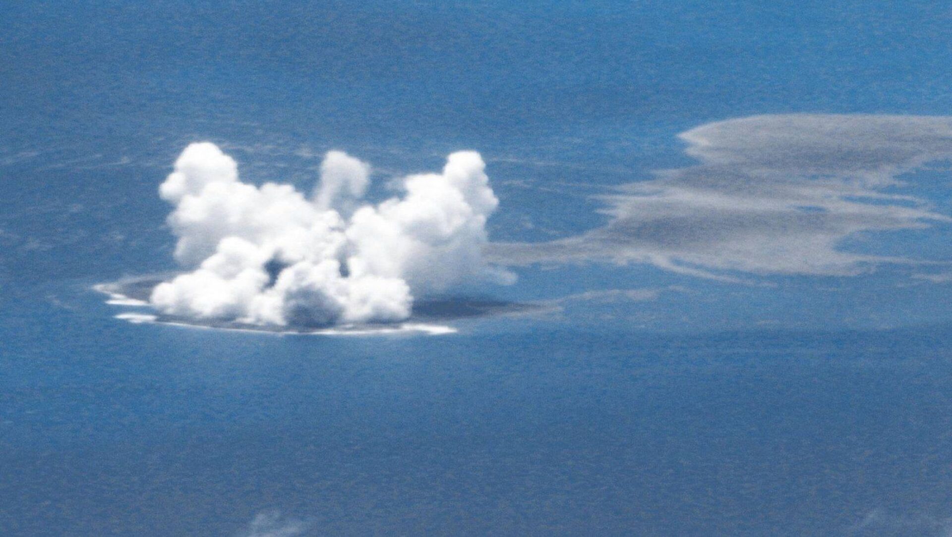 A submarine volcano near Iwo Jima erupts on Sunday - Sputnik International, 1920, 19.08.2021