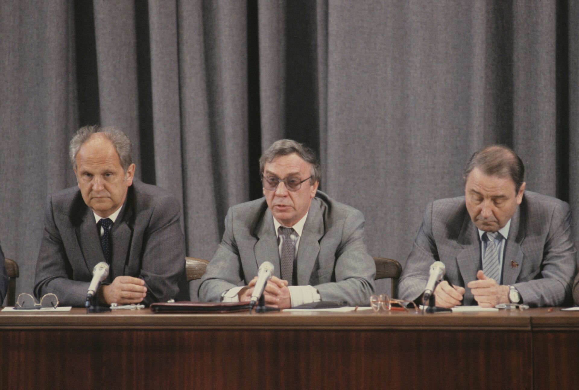 GKChP members Boris Pugo, Gennady Yanayev and Oleg Baklanov (left to right) at a press conference on 19 August 1991. - Sputnik International, 1920, 07.09.2021