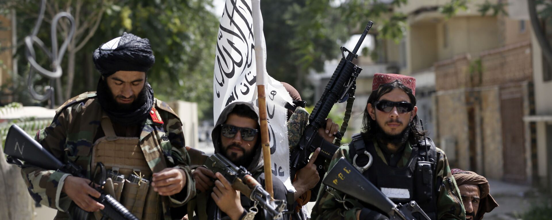 In this 19 August 2021 file photo, Taliban fighters display their flag on patrol in Kabul, Afghanistan. When US President Joe Biden took office earlier this year, Western allies were falling over themselves to welcome and praise him and hail a new era in trans-Atlantic cooperation. - Sputnik International, 1920, 26.08.2021