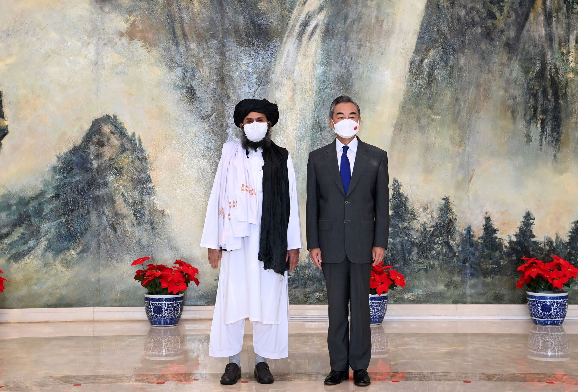 Chinese State Councilor and Foreign Minister Wang Yi meets with Mullah Abdul Ghani Baradar, political chief of Afghanistan's Taliban, in Tianjin, China July 28, 2021. Picture taken July 28, 2021. - Sputnik International, 1920, 13.09.2021
