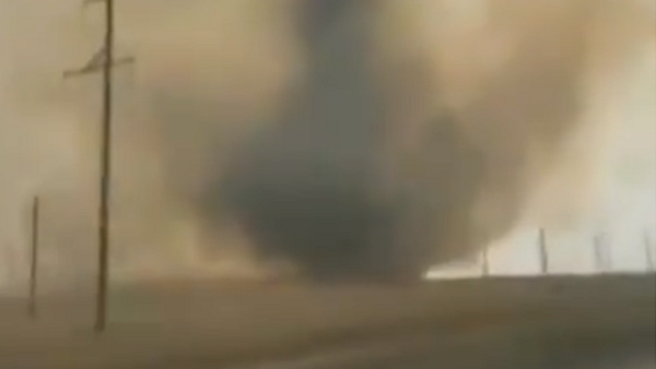 Massive fire tornado caught on camera in Russia's Southern Urals. Screengrab of amateur footage. - Sputnik International