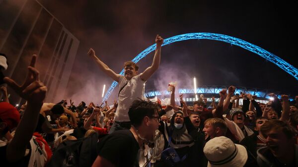 England fans outside Wembley Stadium after the match - Sputnik International