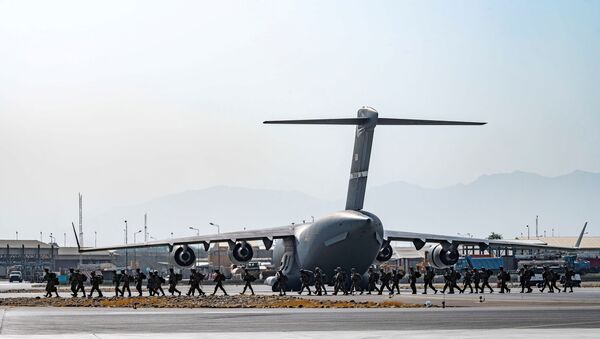 U.S. soldiers, assigned to the 82nd Airborne Division, arrive to provide security in support of Operation Allies Refuge at Hamid Karzai International Airport in Kabul, Afghanistan, August 20, 2021. - Sputnik International