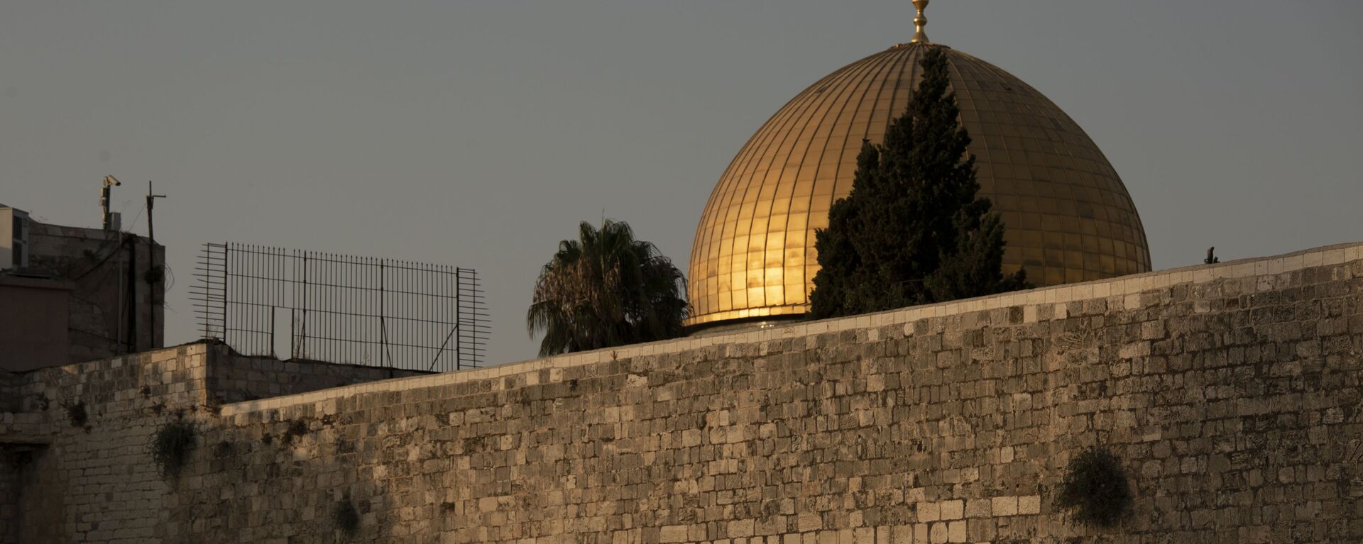 The Dome of the Rock mosque is seen above the Mughrabi Bridge, a wooden pedestrian bridge connecting the wall to the Al Aqsa Mosque compound, in Jerusalem's Old City, Tuesday, July 20, 2021. - Sputnik International, 1920, 21.04.2022