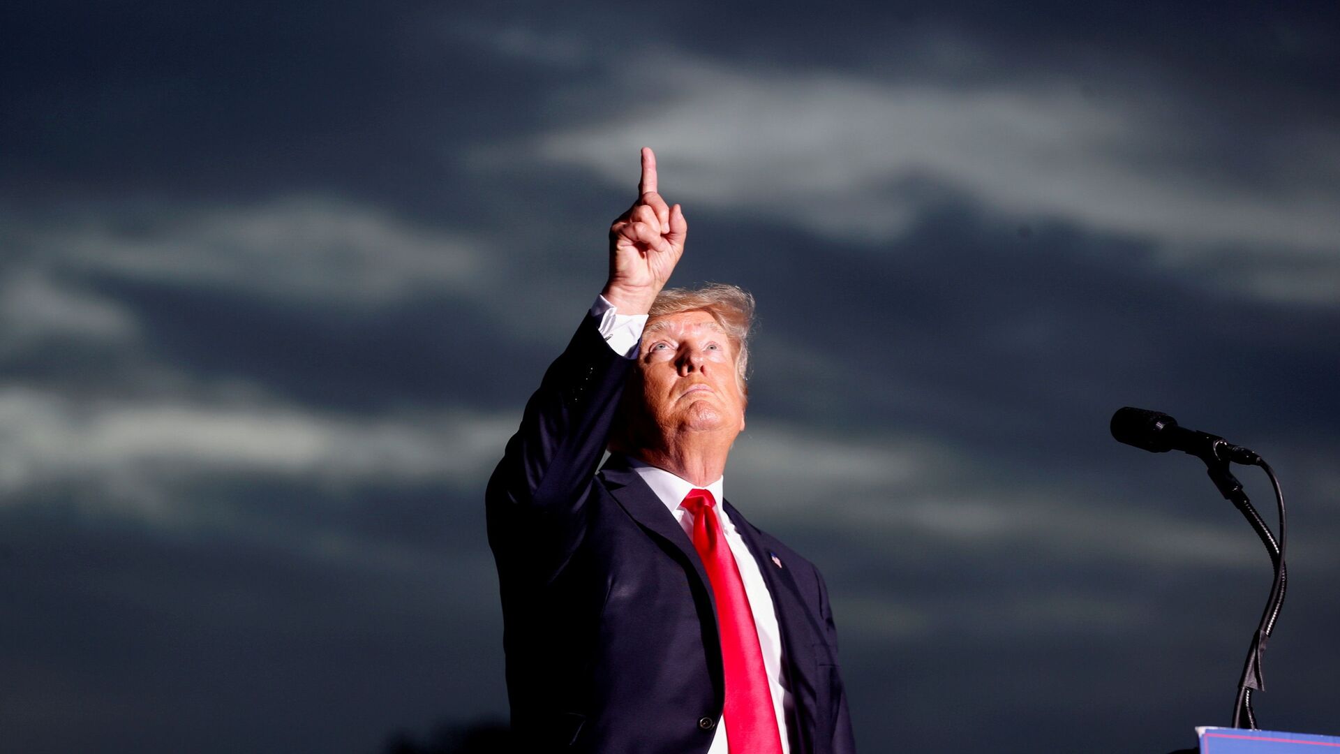 Former President Donald Trump gestures while speaking to his supporters during the Save America Rally at the Sarasota Fairgrounds in Sarasota, Florida, U.S. July 3, 2021.  - Sputnik International, 1920, 26.01.2022