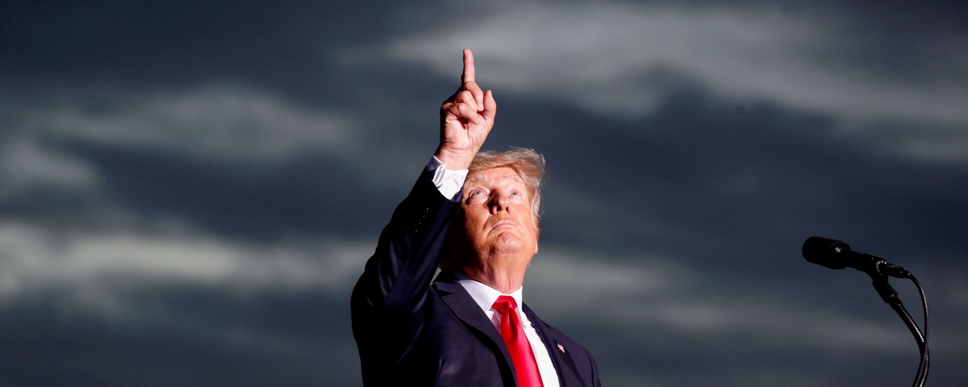 Former President Donald Trump gestures while speaking to his supporters during the Save America Rally at the Sarasota Fairgrounds in Sarasota, Florida, U.S. July 3, 2021.  - Sputnik International, 1920, 11.01.2022