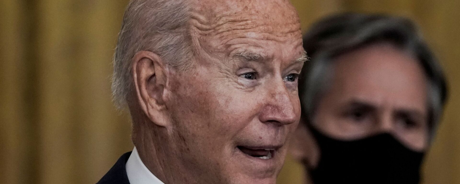 U.S. President Joe Biden delivers remarks on evacuation efforts and the ongoing situation in Afghanistan as Secretary of State Antony Blinken stands by in the East Room at the White House in Washington, U.S., August 20, 2021 - Sputnik International, 1920, 17.02.2022