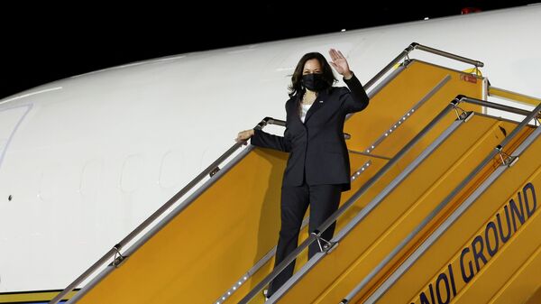 U.S. Vice President Kamala Harris leaves her plane as she arrives at the airport in Hanoi, Vietnam, August, 24, 2021 - Sputnik International