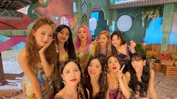 K-Pop Girl-Band TWICE Leaves Fans Feeling Good With New MV Teaser - Sputnik International