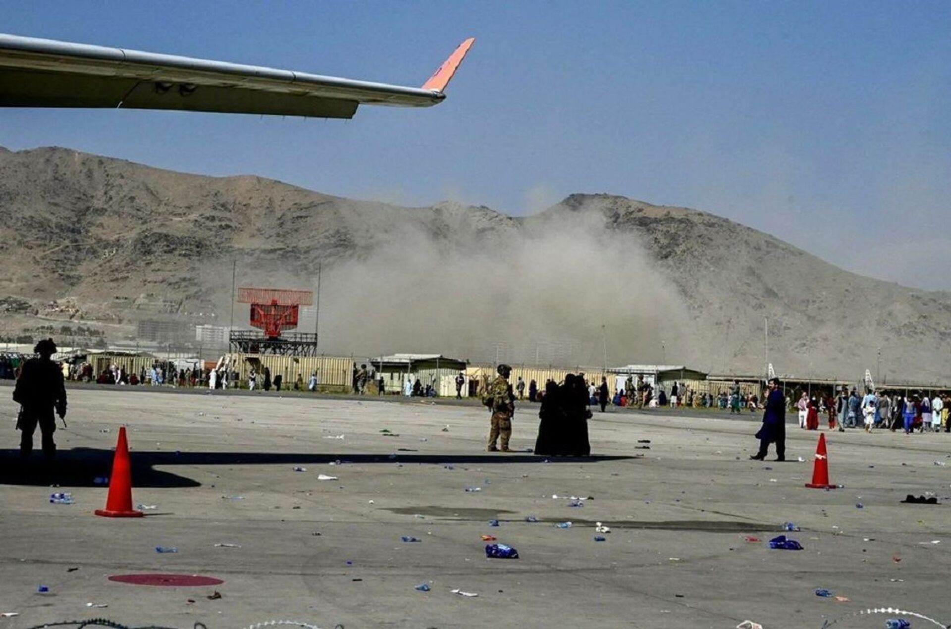 The moment when the explosion occurred at Kabul airport - Sputnik International, 1920, 07.09.2021