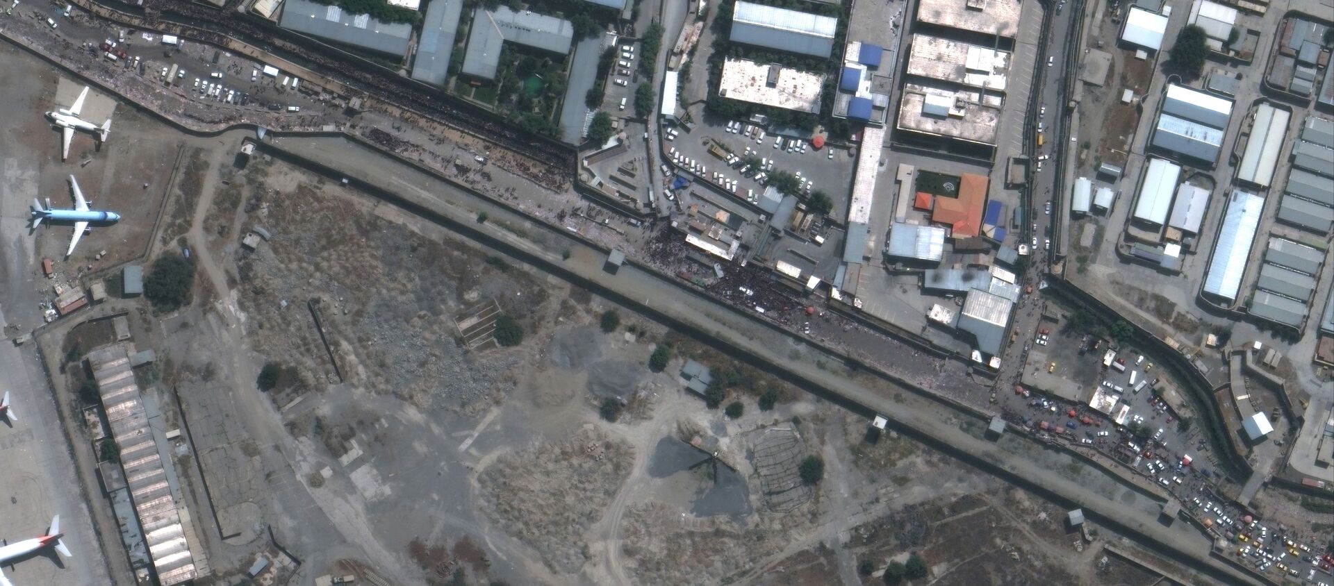 An overview of the Abbey Gate at Hamid Karzai International Airport, in Kabul, Afghanistan August 23, 2021, in this satellite image obtained by Reuters on August 26, 2021. - Sputnik International, 1920