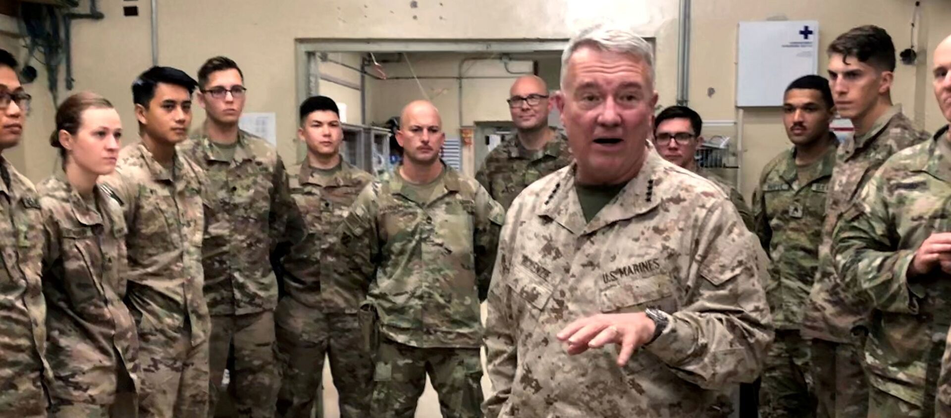 Marine General Kenneth McKenzie, head of U.S. Central Command, speaks with U.S. troops while visiting Forward Operating Base Fenty in Jalalabad, Afghanistan, September 9, 2019 - Sputnik International, 1920, 26.08.2021