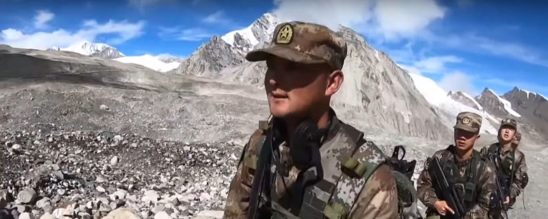  PLA soldiers patrol border on Himalayan mountain range in China’s Tibet autonomous region - Sputnik International, 1920, 19.10.2021