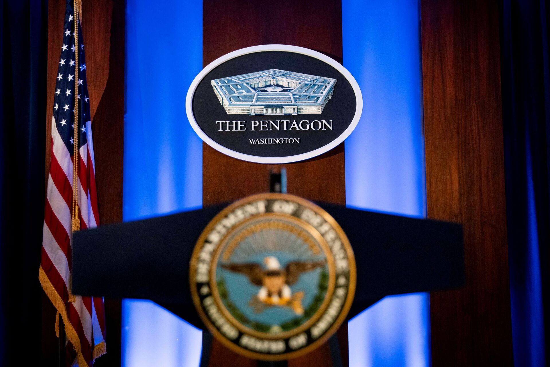 The Pentagon logo is seen behind the podium in the briefing room at the Pentagon in Arlington, Virginia, U.S., January 8, 2020.  - Sputnik International, 1920, 13.09.2021
