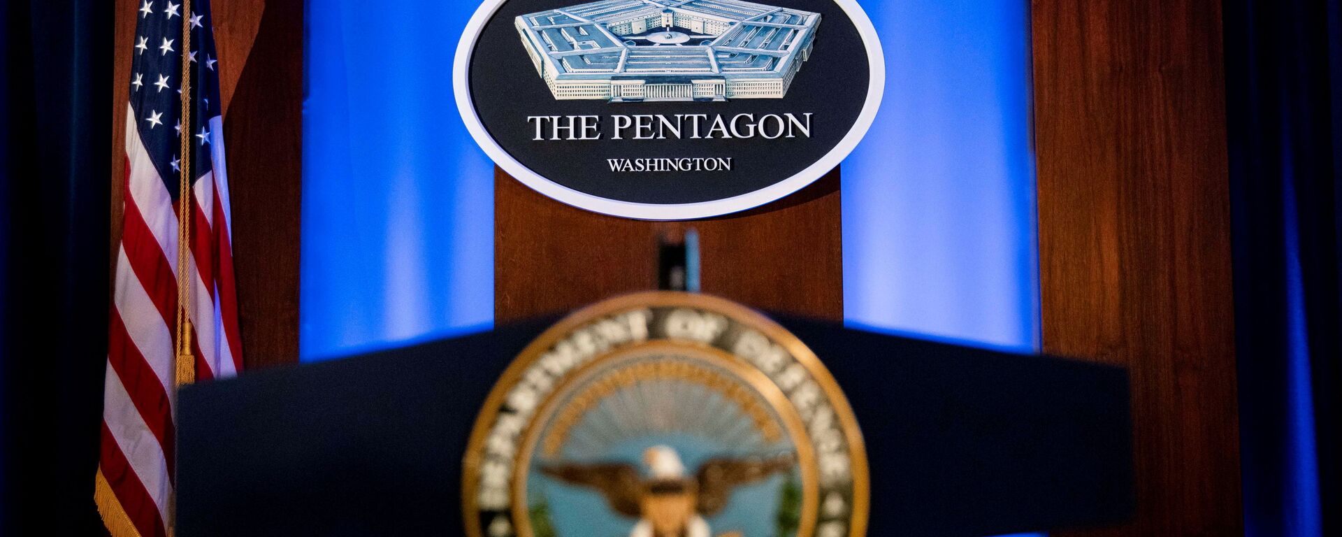 The Pentagon logo is seen behind the podium in the briefing room at the Pentagon in Arlington, Virginia, U.S., January 8, 2020.  - Sputnik International, 1920, 28.08.2021