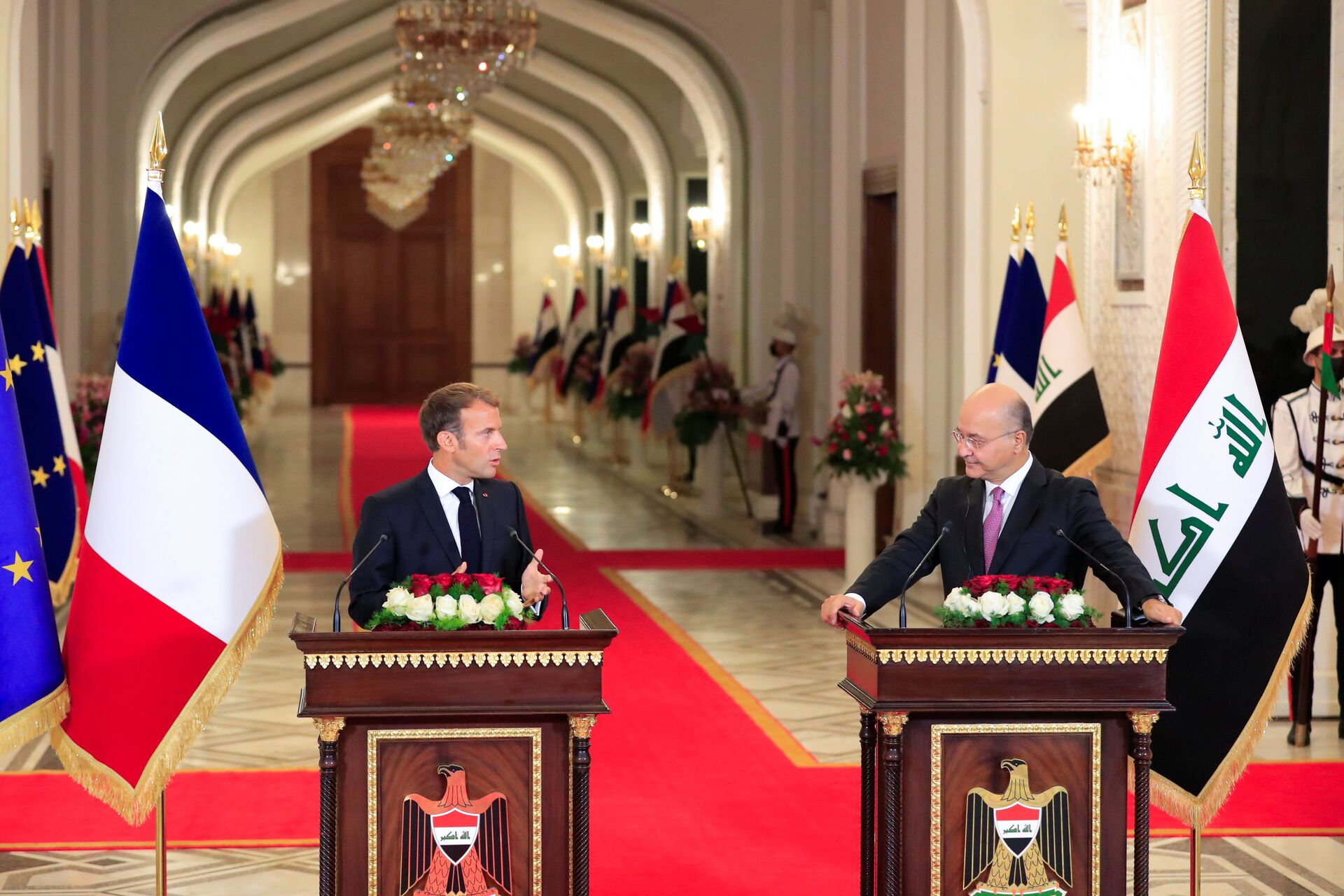 Iraq's President Barham Salih and France's President Emmanuel Macron attend a news conference ahead of the Baghdad summit at the Green Zone in Baghdad, Iraq August 28, 2021 - Sputnik International, 1920, 07.09.2021