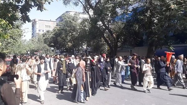 People march in protest near the Central Kabul Bank, in Kabul, Afghanistan, August 28, 2021, - Sputnik International