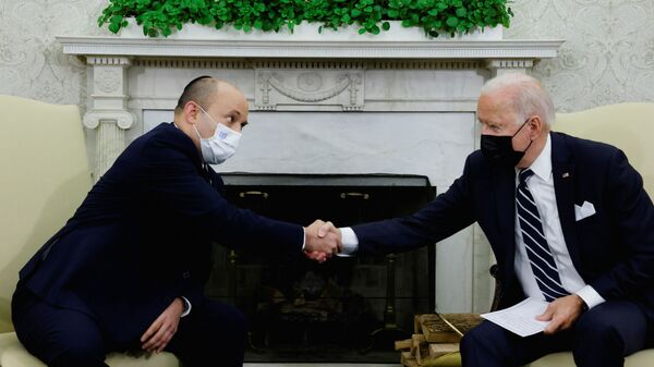 U.S. President Joe Biden and Israel's Prime Minister Naftali Bennett shake hands during a meeting in the Oval Office at the White House in Washington, U.S. August 27, 2021. - Sputnik International