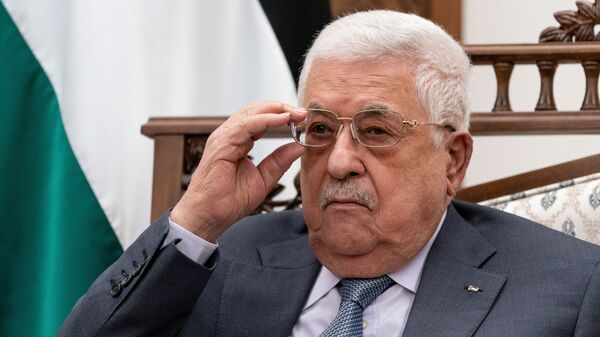 Palestinian President Mahmoud Abbas adjusts his glasses as he listens during a joint press conference with U.S. Secretary of State Antony Blinken (not pictured), in the West Bank city of Ramallah, May 25, 2021. - Sputnik International