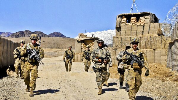 U.S. Army soldiers prepare to conduct security checks near the Pakistan border at Combat Outpost Dand Patan in Afghanistan's Paktya province (File) - Sputnik International