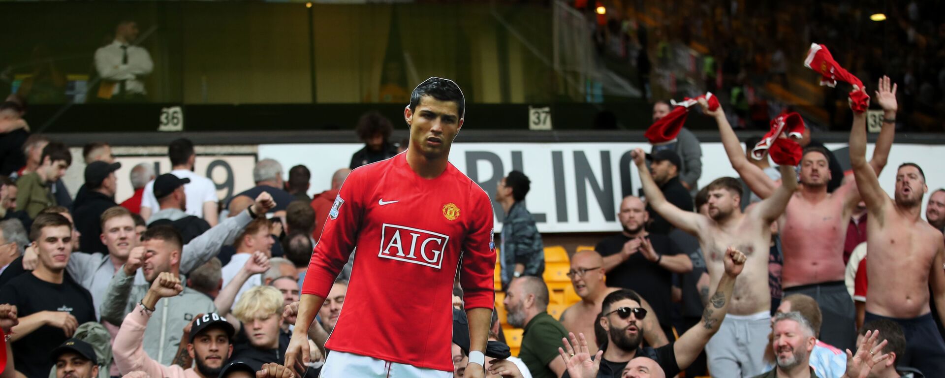 Manchester United fans hold a cutout of Cristiano Ronaldo during the game at Wolves on Sunday 29 August 2021 - Sputnik International, 1920, 02.09.2021