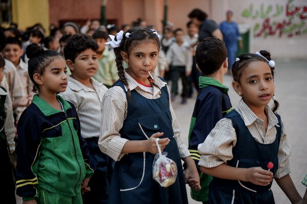 Pupils line up in the courtyard of the Mahaba School in Ezbet al-Nakhl, a shanty town north of the Egyptian capital Cairo on 13 October 2018.  - Sputnik International